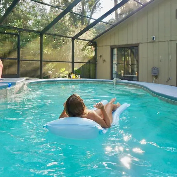 5BR Jacksonville Home - Pool, Hot Tub, 8 Min to Beach, hotel i Jacksonville
