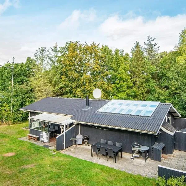 8 person holiday home in Ørsted, hotel v destinaci Kare