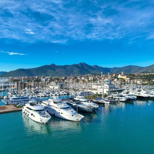 Albergo Yacht Club Marina Di Loano, hotel in Loano
