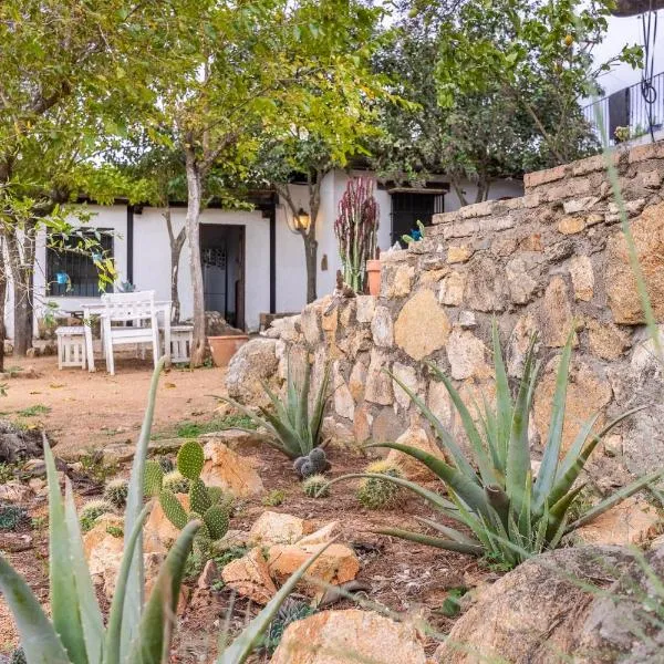 Cottage with Jacuzzi, Sierra Norte, close to Seville, hotel in Guillena