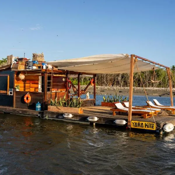 Yara Floating Villa, hotel in Guriú