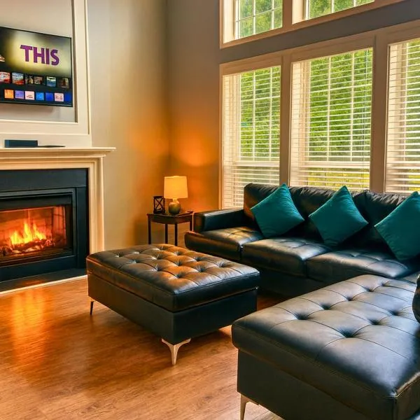 Comfy 5Bed Gem! Fenced Back Yard, Game Room, Free Parking, Snacks, Pet Okay!, hotel in Marietta