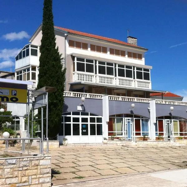Vila Primo – hotel w Primošten