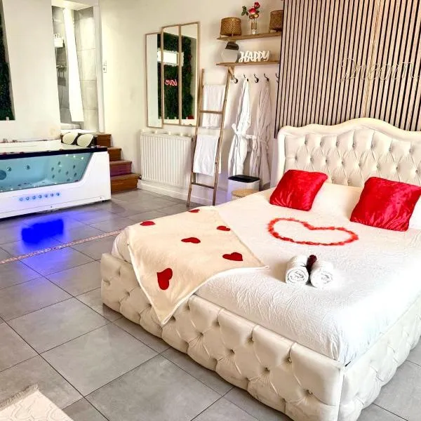 Room Jacuzzi，位于奥贝维利埃的酒店