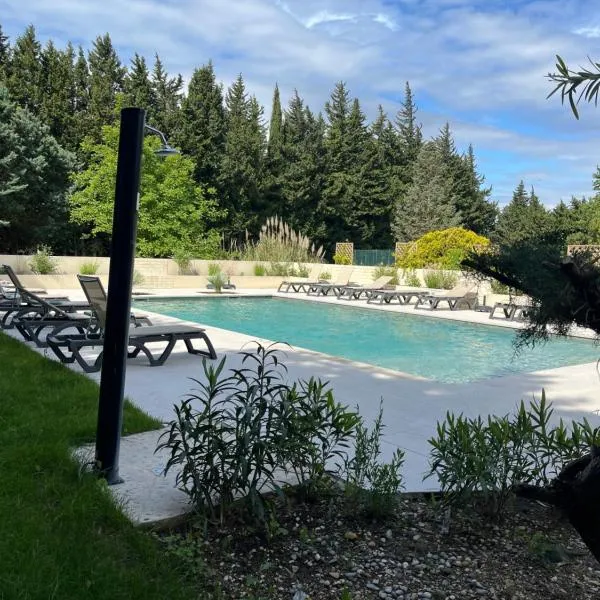 Moulin de la Roque, hotel in Althen-des-Paluds