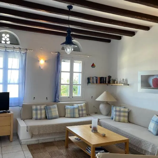 Tinos Seaview Cottage、アギオス・ソスティスのホテル