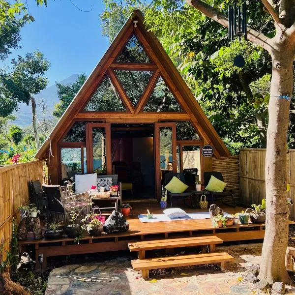Luxe A-Frame on Lake Atitlán, hotel en Santiago Atitlán