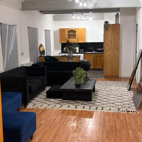 3 Bed Luxury Contractors Apartment, Free Parking, City Centre, Fast WiFi by Opulent Stays, ξενοδοχείο στο Ντέρμπι