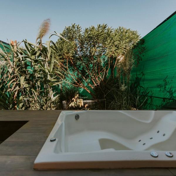 Vila Astra - jacuzzi privativa, telão 120 polegadas, próximo de tudo - Foto 3