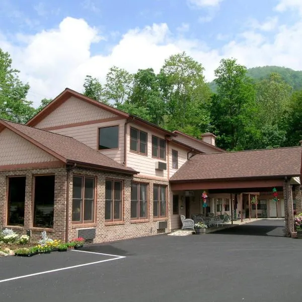 Jonathan Creek Inn and Villas, hotelli kohteessa Maggie Valley