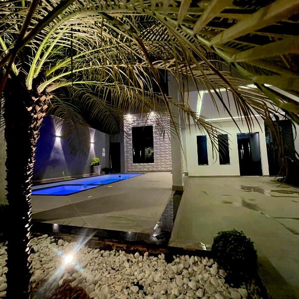 Casa térrea com piscina