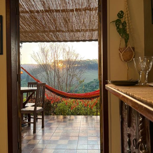 Refúgio com Vista do Pôr do Sol Piscina e Sauna