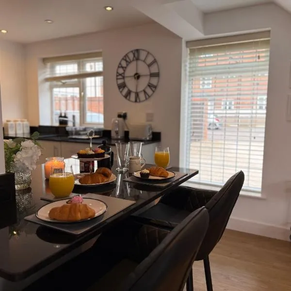 The Hayloft - A beautifully presented home in the heart of Leamington Spa, хотел в Лемингтън Спа