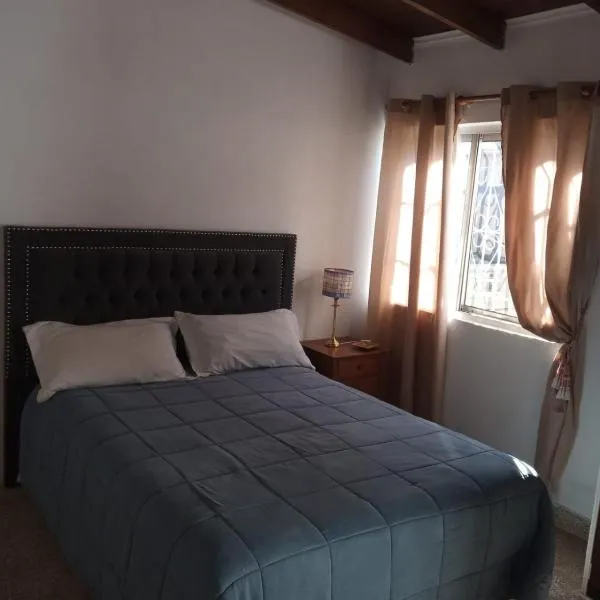 Monoambiente Blanca โรงแรมในกองกอร์เดีย