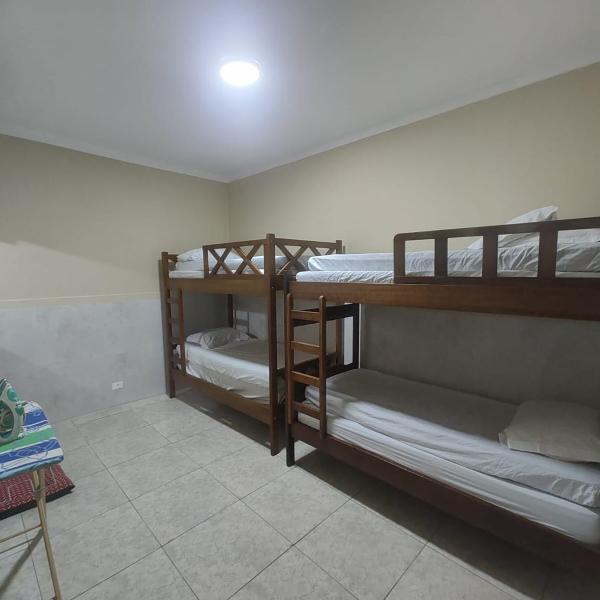 Casa com Ar Condicionado e Churrasqueira para até 8 Pessoas em Praia Grande - Foto 2