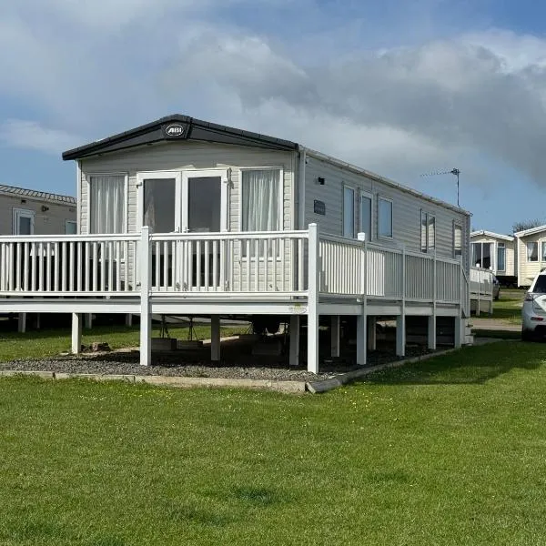 Sea Beach Bay View at Crimden Dene Holiday Park, hotel in Hartlepool