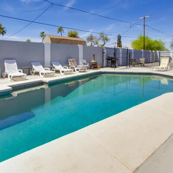 Ultimate Phoenix Group Getaway Patio and Pool!