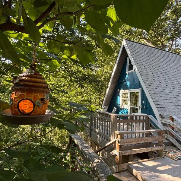 Bluebird Cabin - Cozy A-Frame Retreat, hotel in Mount Jackson