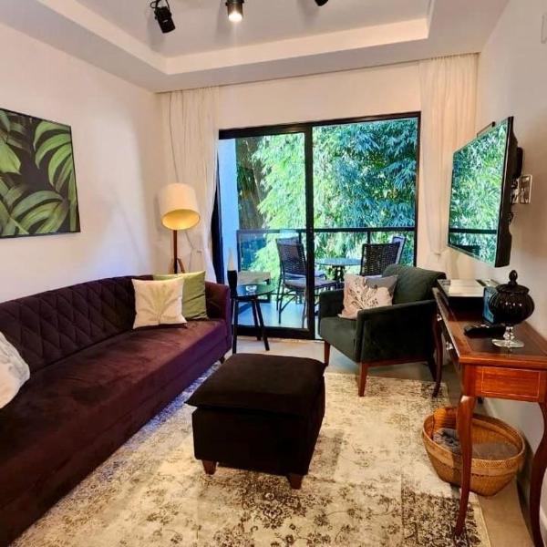 Apartamento com elevador e vaga no Cônego