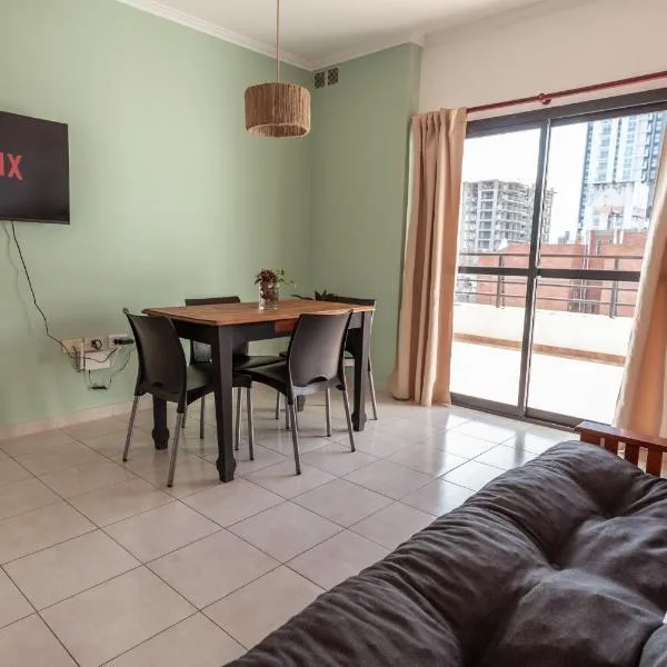 Depto en Boulevard con cochera y terraza exclusiva, hotel in Santa Fe