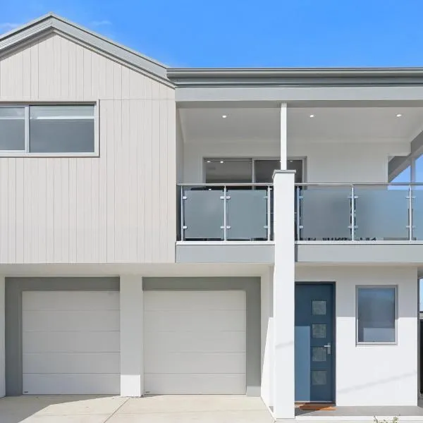 Ocean Views on Grundy I New Home I Family Friendly, hotel en Christies Beach