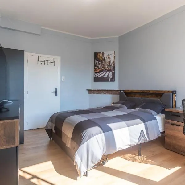 Chambre New York à Liège Moderne avec salle de bain privée spacieuse, check in autonome, 2eme etage, hotel in Liège