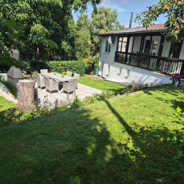 Ferienhaus-Wehr, hotel v destinácii Friedrichshof