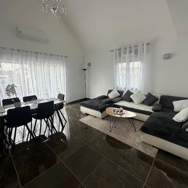 Maison à la campagne, hotel in Saint-Thibault