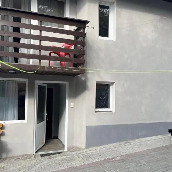 Затишний будинок поруч з Софієвкою, hotel in Umanʼ