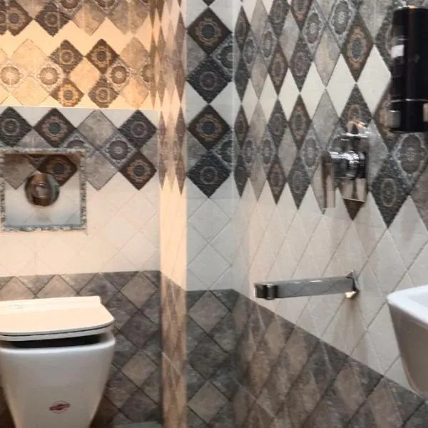 M-Hotel Aman Residency Ops- Quest Mall Near park circus Seven point crossing, hotel v destinaci Kalkata