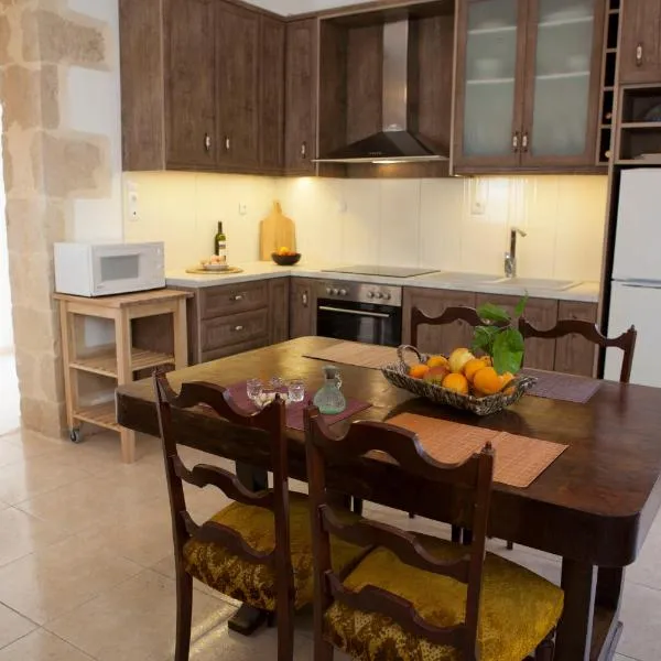 Cretan cottage of 1900 with beautiful olive yard โรงแรมในกิสเซมอส