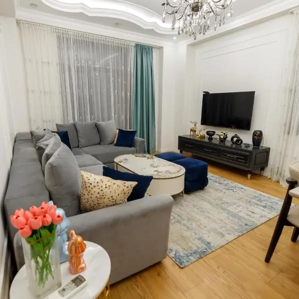 Luxury 2-Bedroom 2-Bath Apartment in City Center, hotel in Yerevan