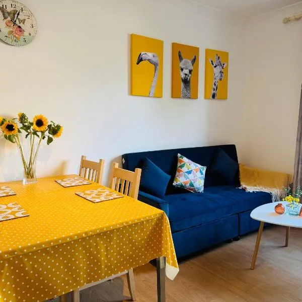 Lovely Maindoor flat at Murrayfield with Gardens, Hotel in Edinburgh