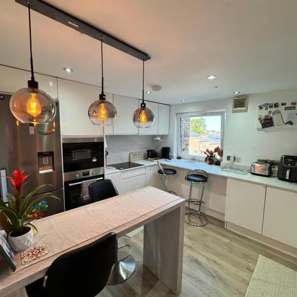Sunset View 2BR Apartment - Beautiful London View & Free Parking, hotel in London
