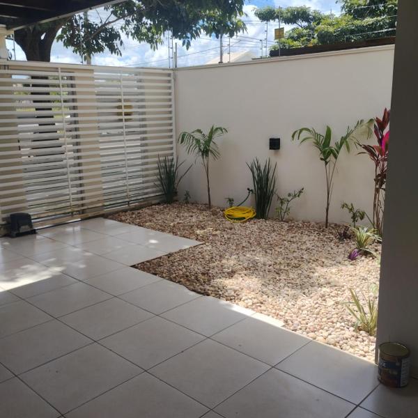 Quarto 1 cama de casal com ar estacionamento - Foto 5