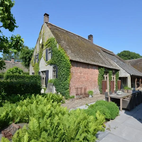 Group Stay with Private Pool and Sauna, hotel in Alphen