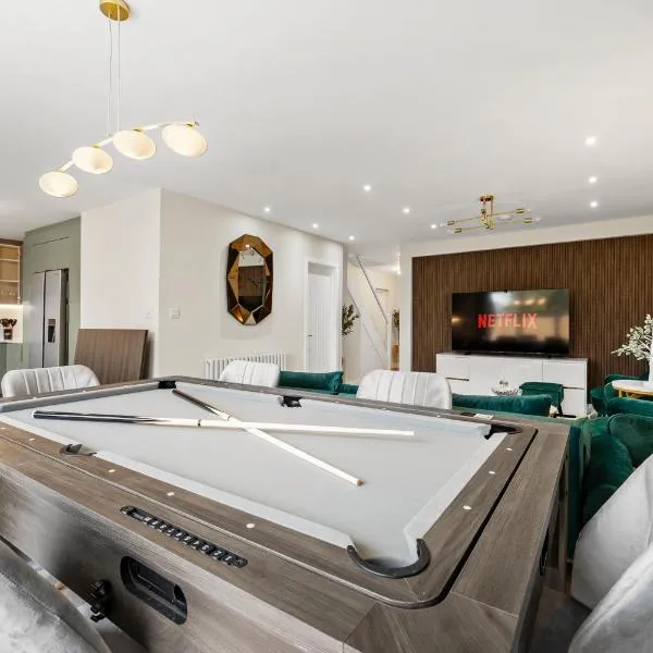 Stunning Retreat in West London - Sleeps 10, hôtel à Staines