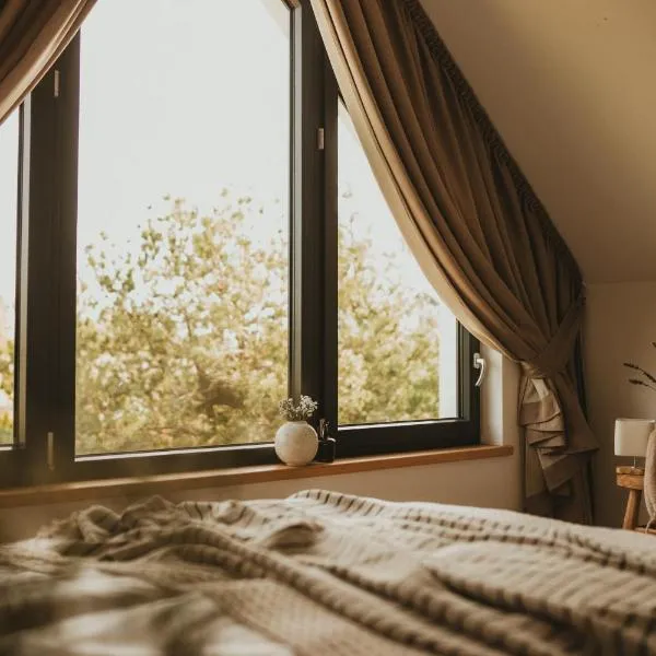 Między lasem, polem a jeziorem - domek na Mazurach, hotel em Bogaczewo