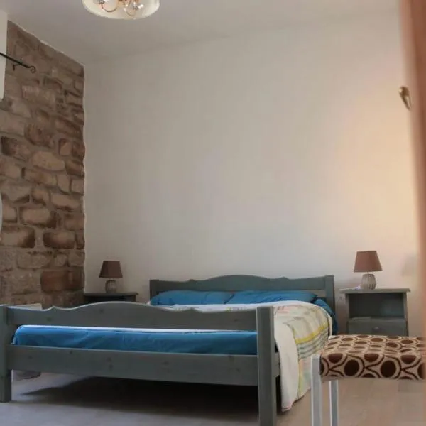 PM 16 Via Frati de Addis, hotel in Aggius