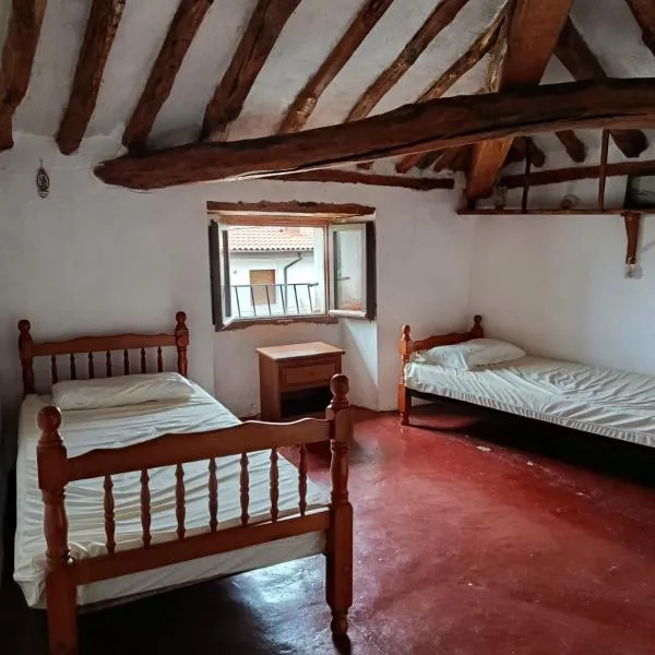 Casa de pelegrinos la perlanegra, khách sạn ở Azqueta