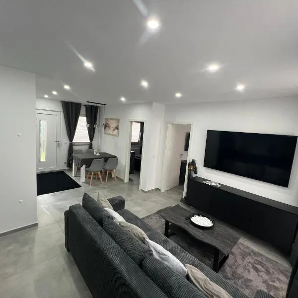 Schöne 3-Zimmer-Wohnung mit Klima am Stadtrand von Berlin, hotel in Blankenfelde