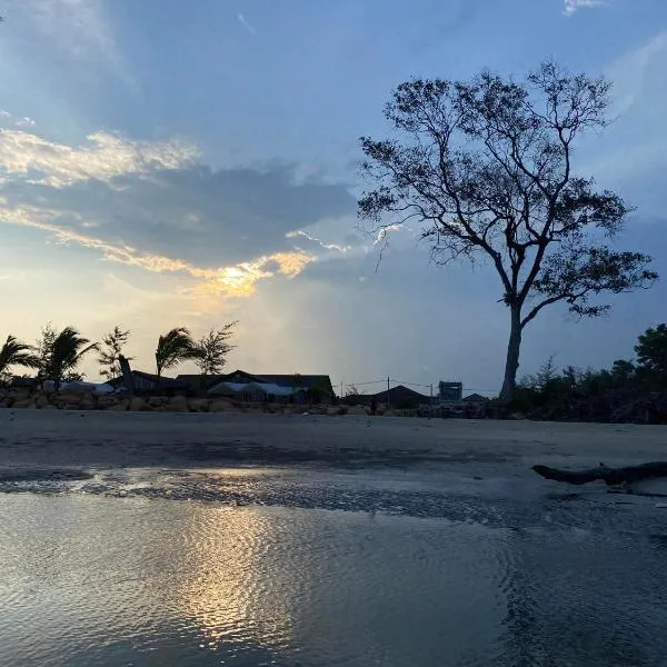 homestay bayu laut balok kuantan 4 bilik tepi pantai free wifi, hotel en Kuantan