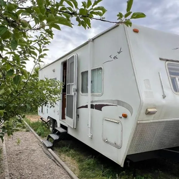 Caravansarai campsite Кемпинг Караван-сарай, hotel in Kalīnīno