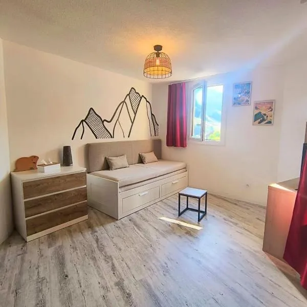 Le Studio du Queyras avec vue sur la montagne, hotel in Abriès