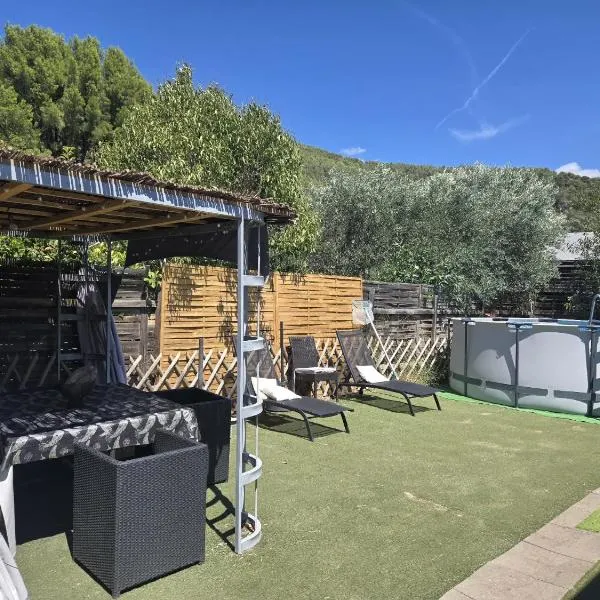 Charmant Mobil home avec piscine privative, hotel en Gémenos