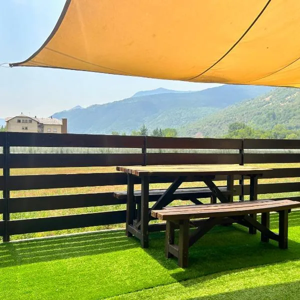 Apartament amb terrassa a Esterri by RURAL D'ÀNEU, hotel v mestu Esterri d'Àneu