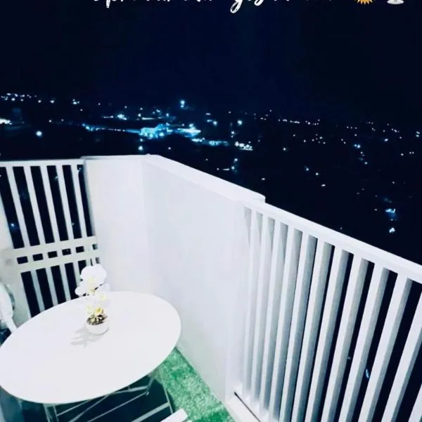 Reflective Woodscape- 1 Bedroom with Balcony, hotel u gradu 'Bacolod'