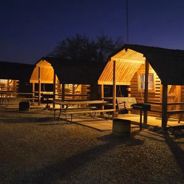 Black Canyon Campground And Cabins, hotel di Black Canyon City