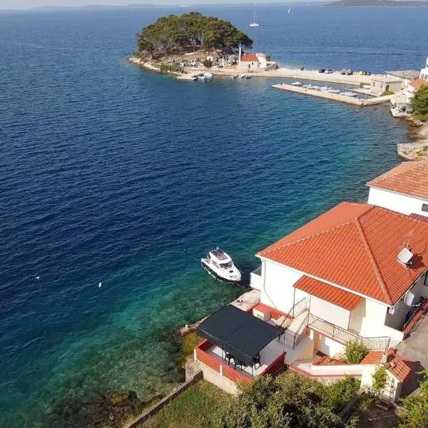 Apartments by the sea Savar, Dugi otok - 8079, Hotel in Brbinj