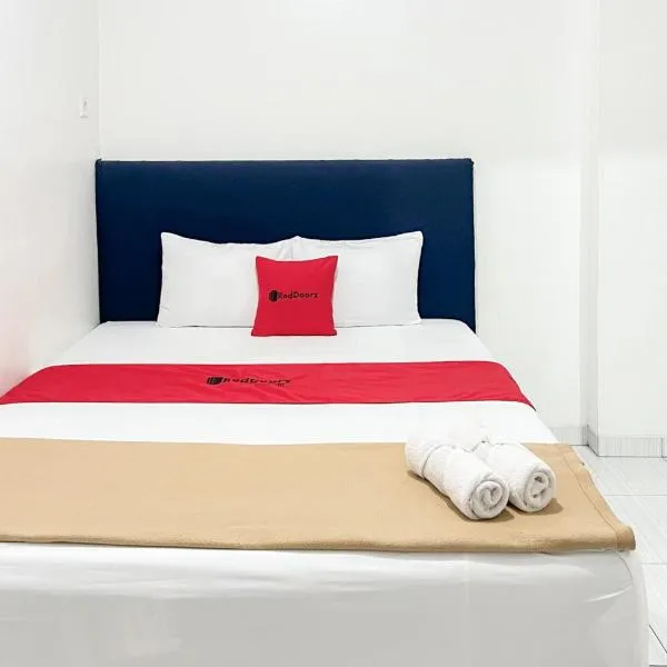 RedDoorz at Vall Guest House Balikpapan, hotel in Balikpapan